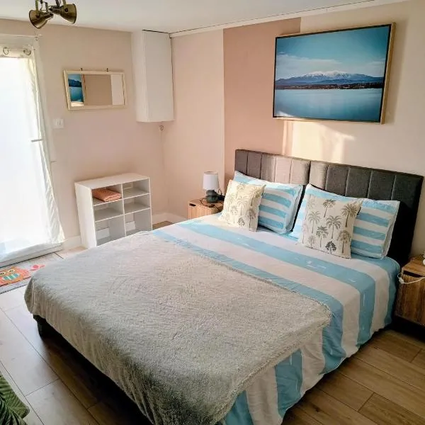Studio meublé, WIFI à 10 minutes de la plage, linge fourni, hotel in Perpignan