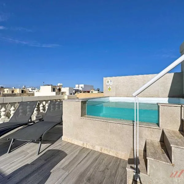 Rooftop Villa with Private Plunge Pool & BBQ in South of Malta, ξενοδοχείο σε Hal Ghaxiak