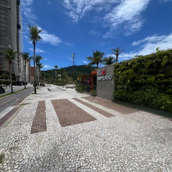 Apt em Condomínio pé na areia - novo e decorado