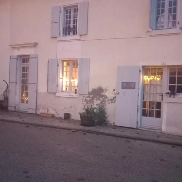 La maison aux livres, hotel en Rioux-Martin