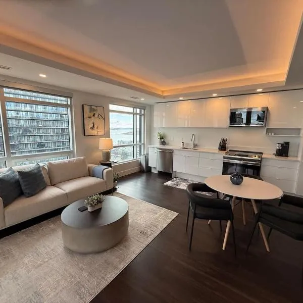 Waterfront 1 BR corner unit - 6 appliances & gym, hotel en Halifax