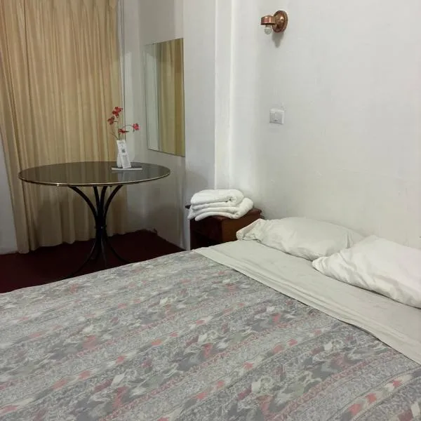 Hotel Los Proceres, hotel in La Aurora