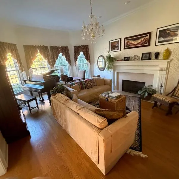 Exquisite Victorian, hotel din Springfield