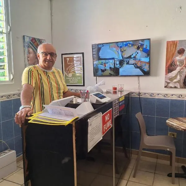Humacao Guest House 4, hotel din Humacao