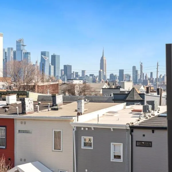 NYC Skyline Views • Near Times Sq • Rooftop Deck, hotel in Jersey City