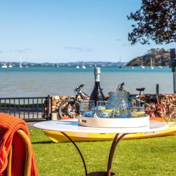 Seaside on Waiheke - Stay Waiheke，位于黑潭的酒店