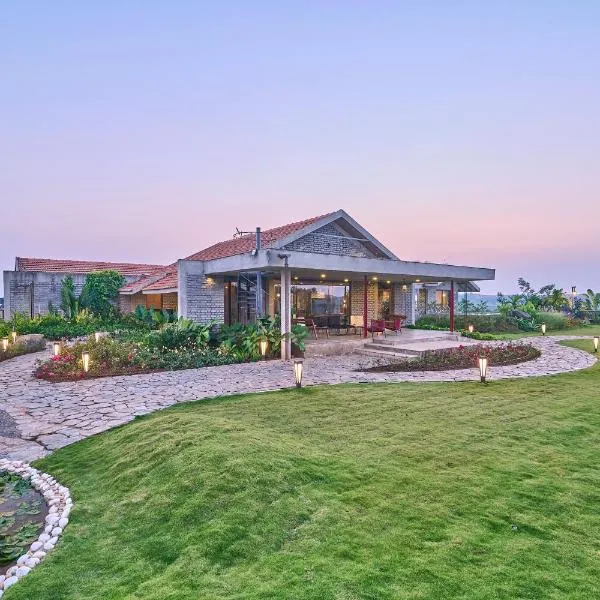 SaffronStays Ashfield - 5BHK Eco-Farmhouse with Pools, Jacuzzi, Lawn & Games Room, hotel Nászikban