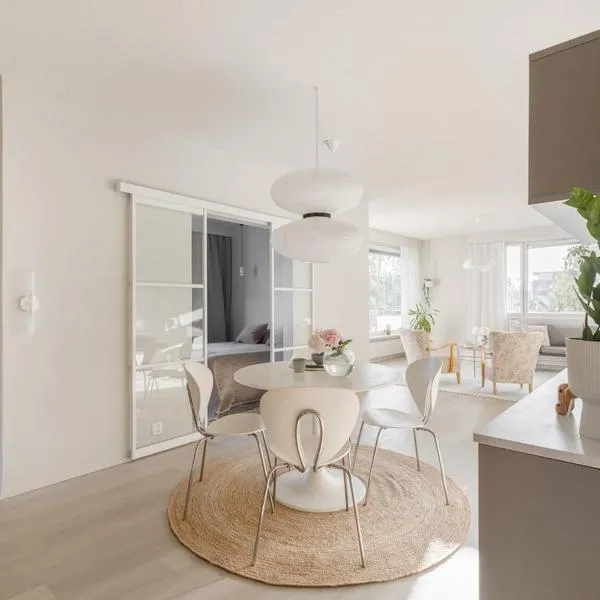 Stunning 100m2 home, 3 br 1-4 persons, close to city with parking – hotel w mieście Oulu
