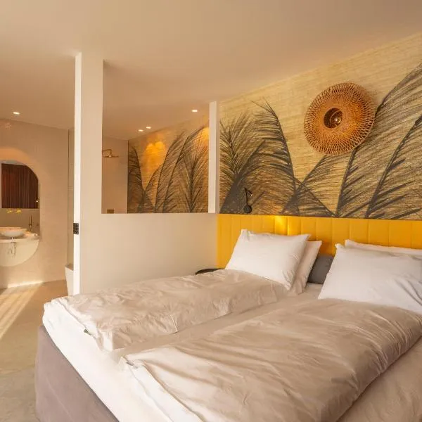 ORANGE LOUNGE Attersee، فندق في ويرغ