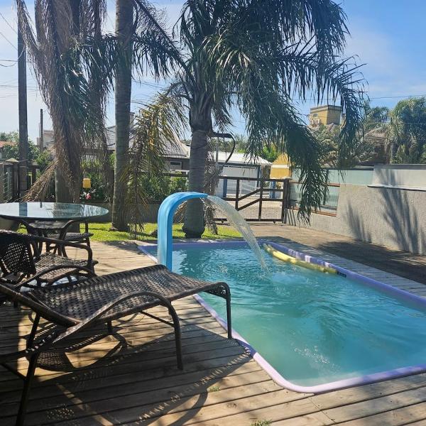 Exclusividade Piscina com Hidromassagem e Cascata Infraestrutura completa Churrasqueira com espetos Empresto cadeiras de praia e coller Casa completa Poucas datas restantes - Foto 4