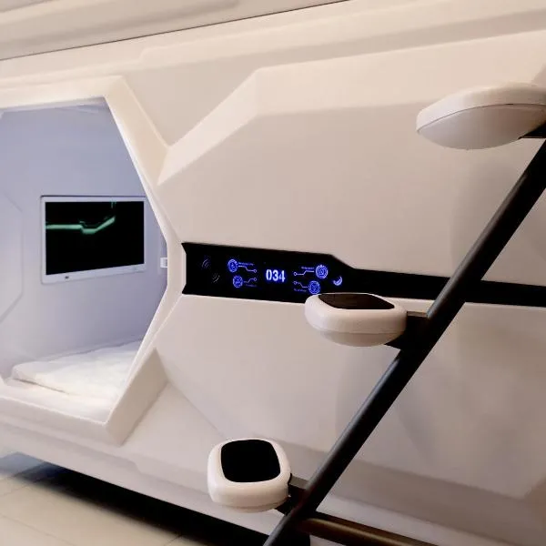 Capsule Hotel Happy lounge: Tiflis'te bir otel