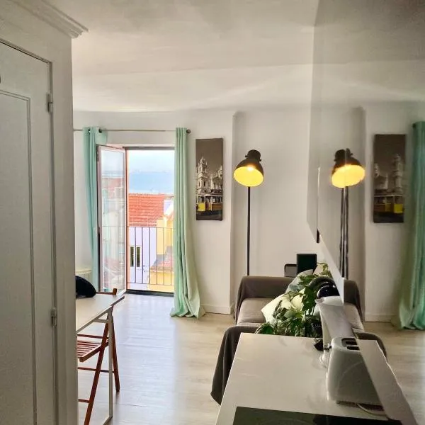 Tejo River View Classic Flat in Lisbons Historic Heart, hotell i Lisboa