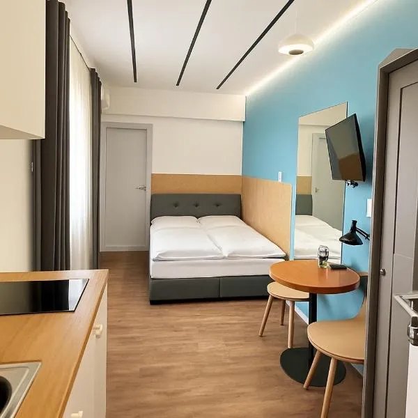 Modern Studio 7 private Kitchenette and Bathroom, hotel v Lemesos