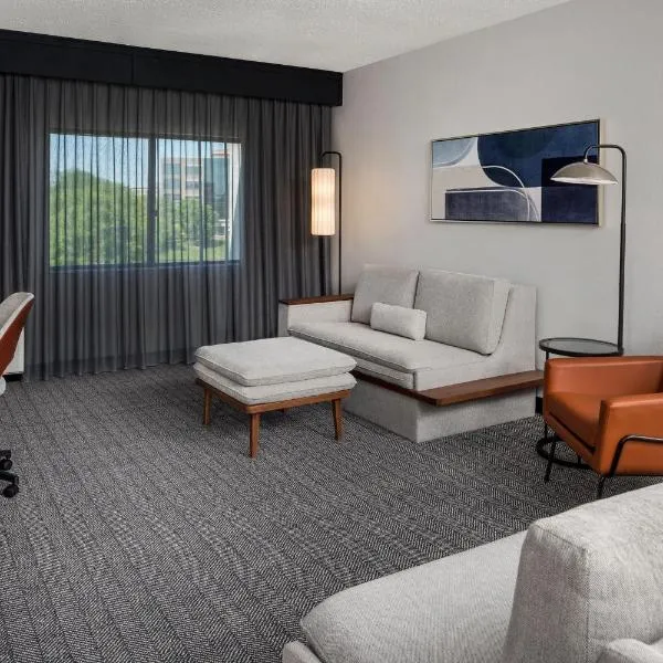 Courtyard by Marriott Charlotte Ballantyne, hotel in Charlotte