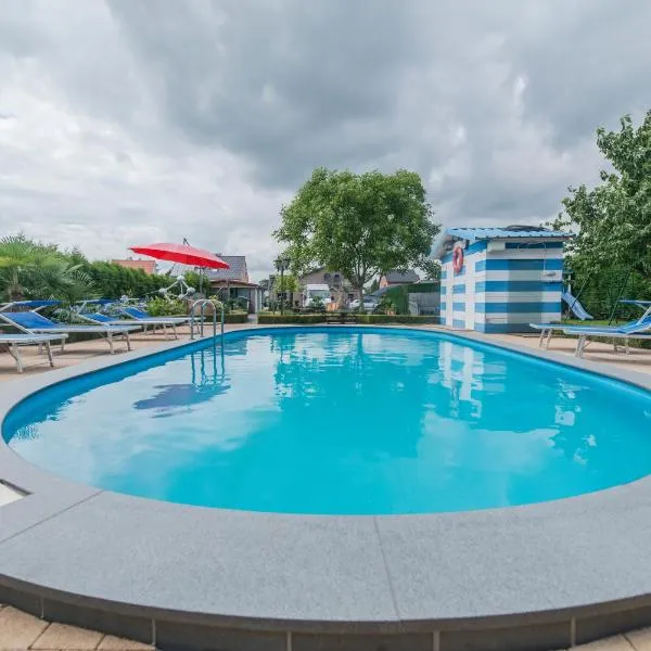 B&B Casa Roman & Vakantiewoning voor 1 pers tot max 32 personen, hotel v destinaci Zonhoven