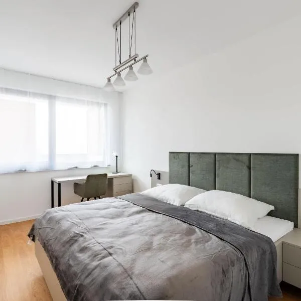Brand New Modern Apartment - Workspace Balcony & Parking: Trnávka şehrinde bir otel