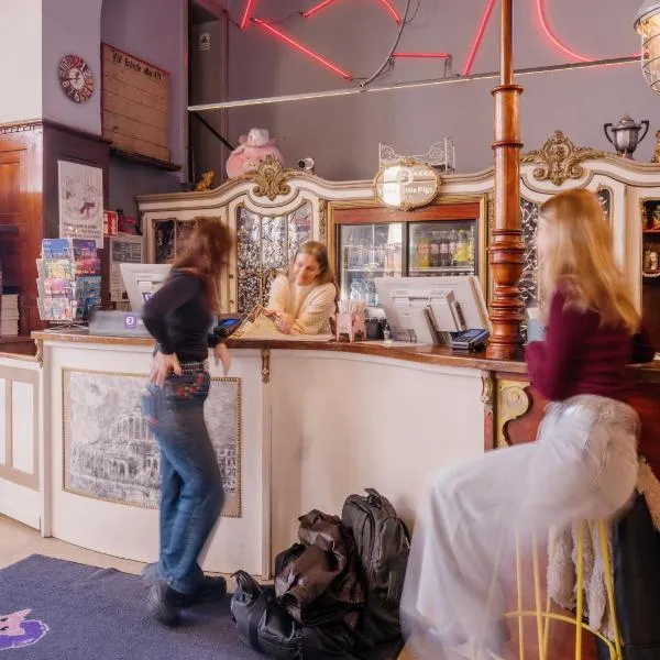 Three Little Pigs Hostel - Your Berlin Castle, готель у Берліні