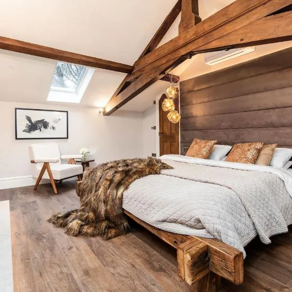 6 STAR, Brand New, Stunning Luxury Suites in a Characterful Historic Manor, Blending Timeless Charm with Modern Style! Welcome to the Old School Manor, Halkyn!!, hotel v destinaci Halkyn