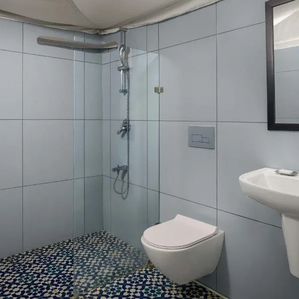 The Fern Seaside Luxurious Tent Resort Daman, Series by Marriott, ξενοδοχείο σε Daman