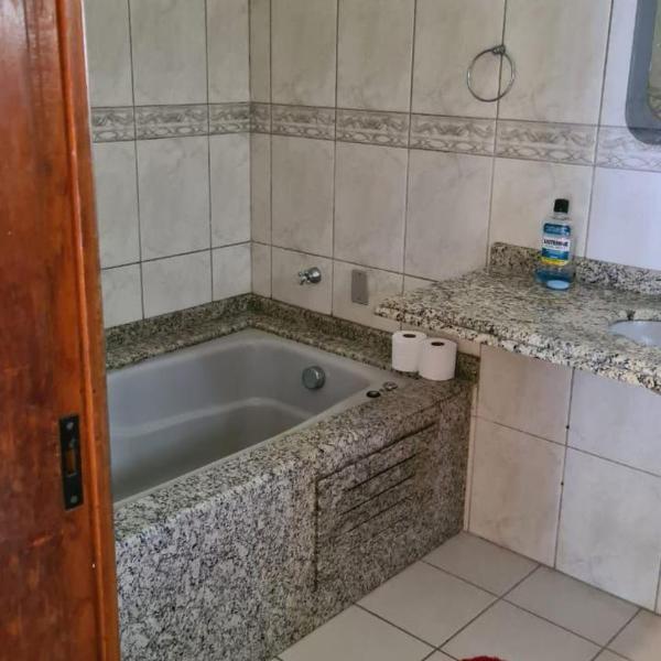Refúgio para familia 3 quartos com piscina - Foto 3
