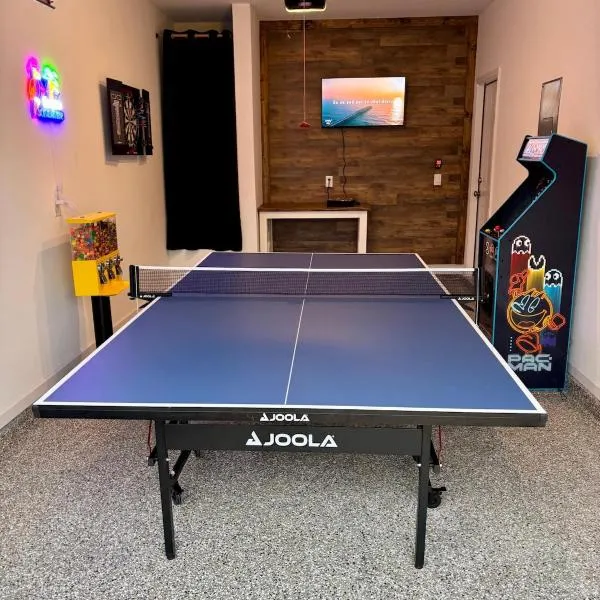 Family home near boat launches, beaches, and The Wharf! King bed and pet friendly, מלון באורנג' ביץ'