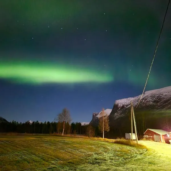 Tørfoss Gård, Hytte utleie, Campingvogn og bobil plasser، فندق في Potka