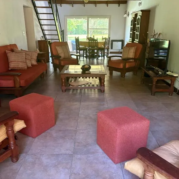 Casa en Ing. Maschwitz con gran parque y pileta, hotel in Ingeniero Maschwitz