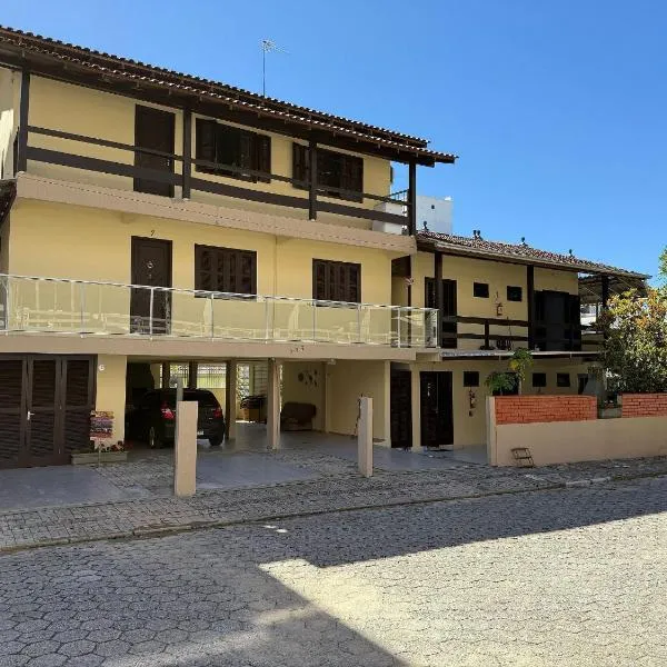 Residencial 305 - Localização privilegiada à 5min da praia, hotel em Bombas