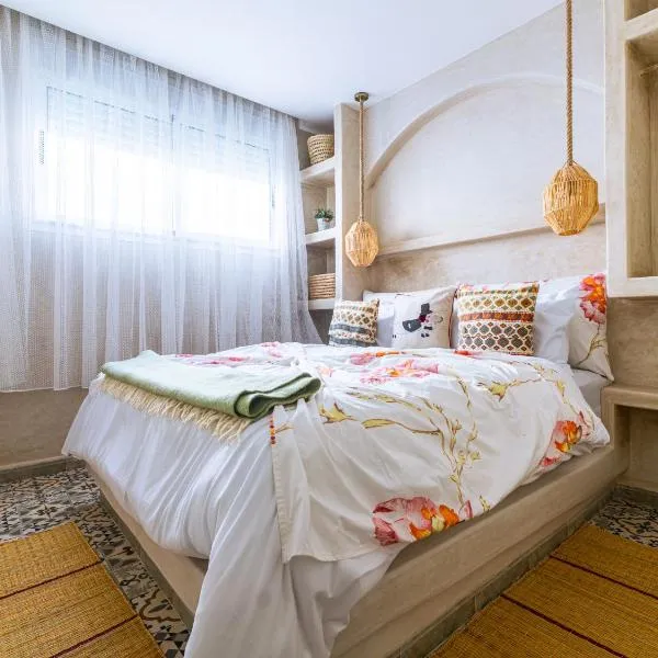 Waves Hunter Surf House, hotel v destinaci Agadir