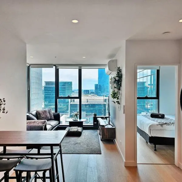 Convenient Cosy Hideaway with Pool Gym Spa Sauna, hotel di Melbourne