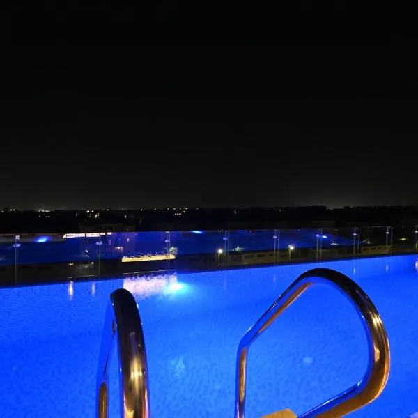 Solana Sky Pool Boutique Hotel, hotel i New cairo