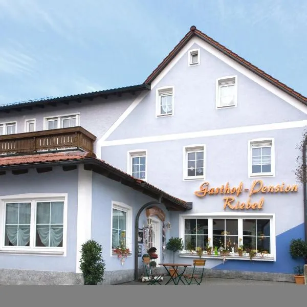 Hotel Gasthof Pension Riebel, hotelli kohteessa Etzenricht