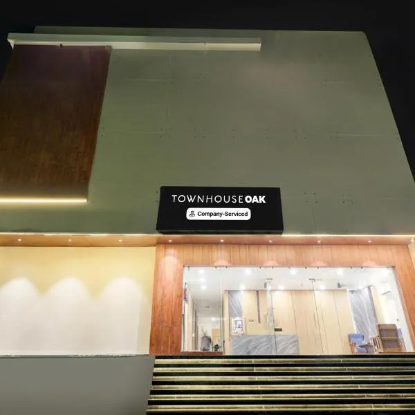 Super Townhouse Oak Army Aviation Base Jhansi, hotel en v