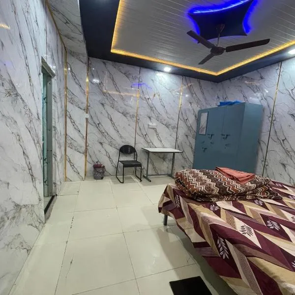 Luxury Heaven Hostel for students, parents and guests, khách sạn ở Chaheru