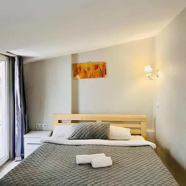 Apartment Studio on Bucuresti 9/1, ξενοδοχείο στο Kισινάου