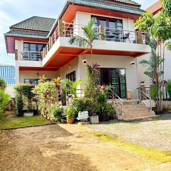 Sachi Home Bangtao -Muay Thai Training Stay Near Beach, hotel u gradu Ban Thalat Choeng Thale