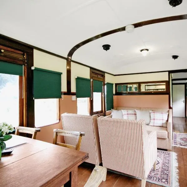 Railway Carriage Two - E5601, hotel v destinaci Wetheringsett