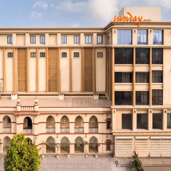 Sunday Hotel by CheckIn Vadodara, hotel in Vadodara