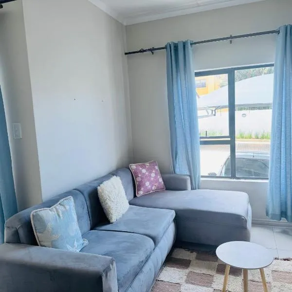 Spacious 2BR #Family & Group Stay #Secure Parking #Fast WiFi, ξενοδοχείο σε Midrand