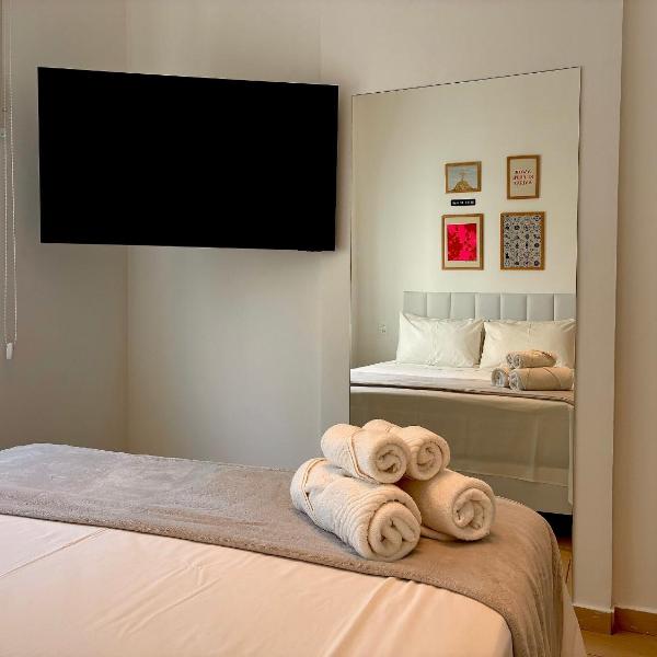 Moderno e Aconchegante a 3 min da praia com Cama Queen, TV 65, Lava e Seca e Ar-Condicionado Split - Foto 2