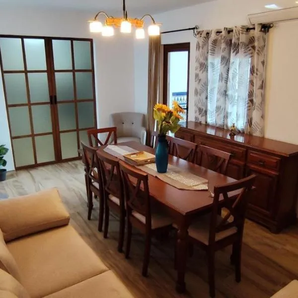 Casa Rural Marta, готель у місті Суерос