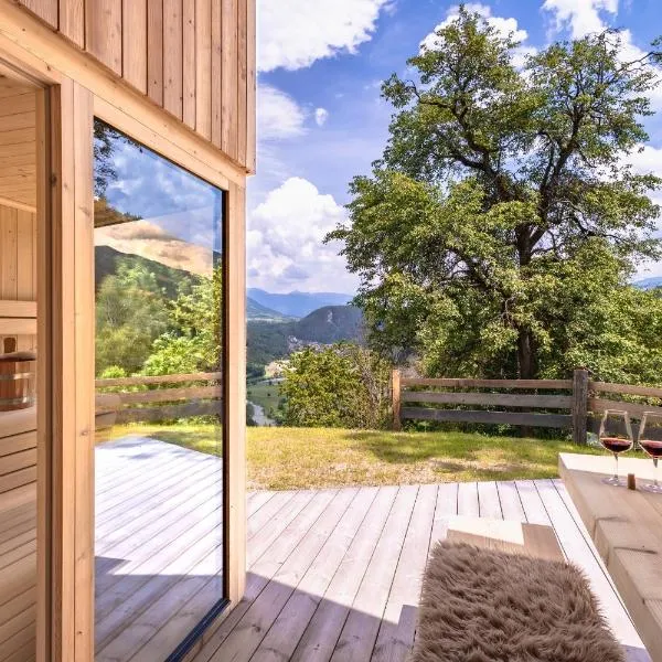 Oberplunerhof Luxury Chalet Woods, hotel em Chienes