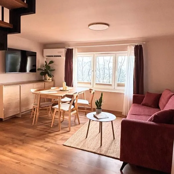 Domek przy czerwonym szlaku - The Red Trail Cabin, хотел в Венгерска Гурка