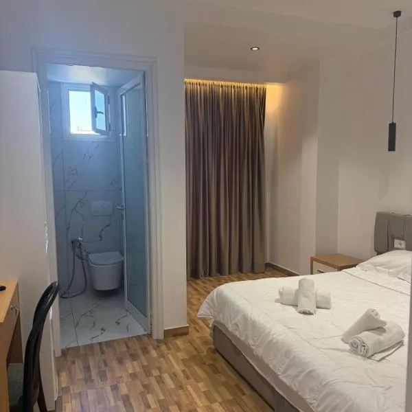 Blue Pines Villa, hotel di Vlore