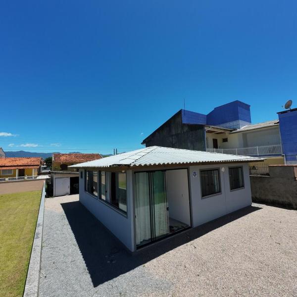 Casa em praia do mar aberto