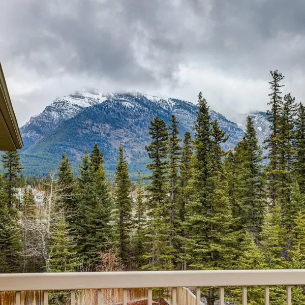 Cozy 2 BR Condo plus Gym with Stunning Mountain View, хотел в Канмор