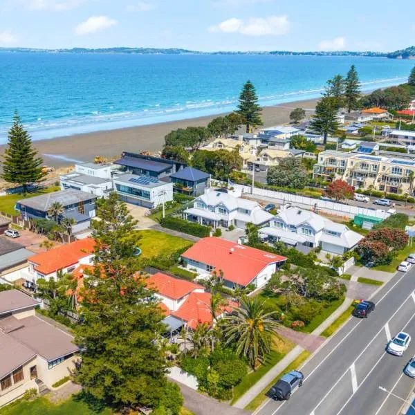 Orewa Beachside Escape - Backyard & BBQ, Hotel in Orewa