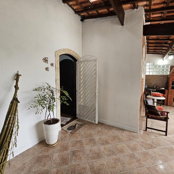 Linda casa com piscina, pertinho da praia! - Foto 5