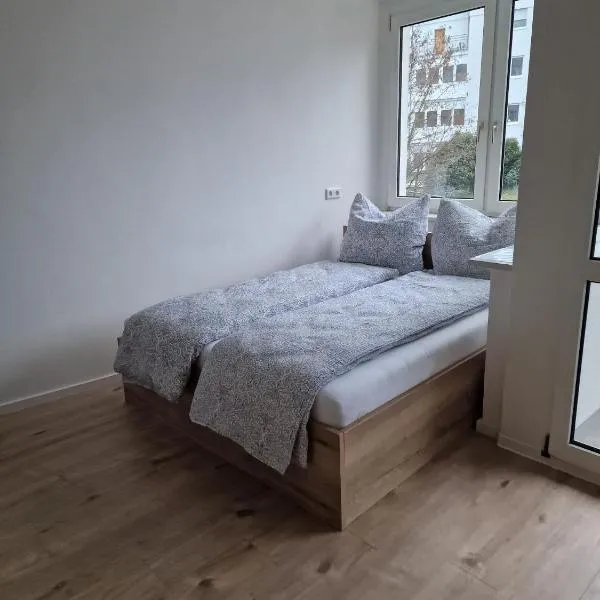 40 m2 Appartement Nürnberg Ost mit Balkon 8 Min by car to Expo Modern Stay Highspeed WLAN Quiet and Green, khách sạn ở Nürnberg