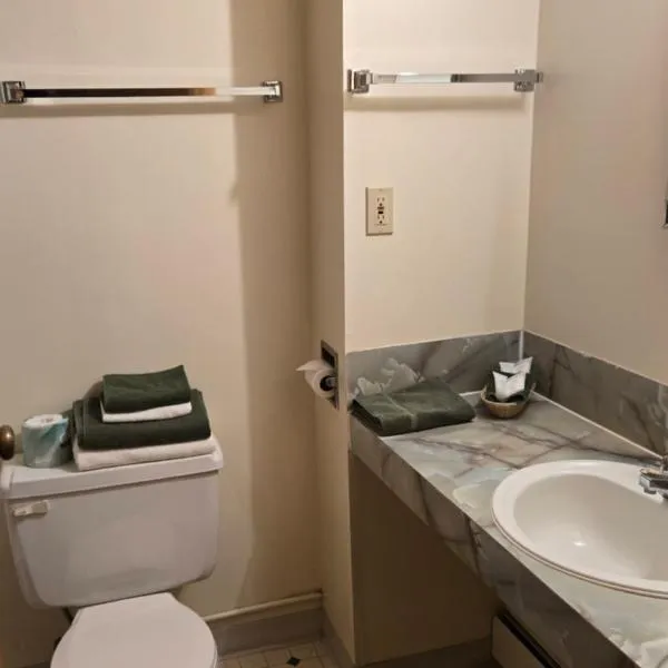 Black Cat Guest Ranch, khách sạn ở Brule Mines